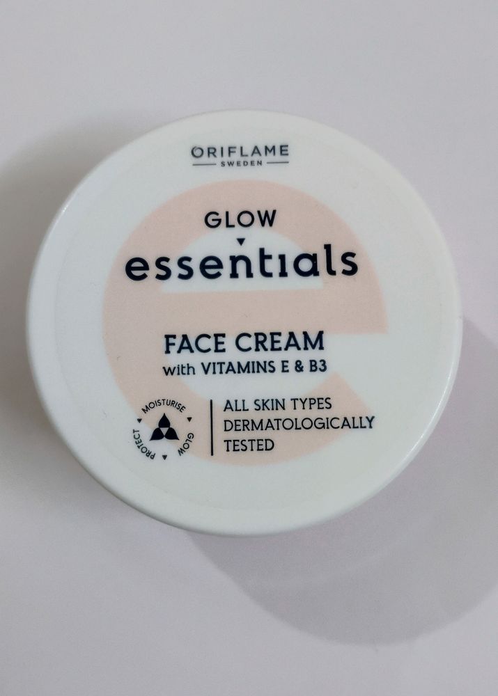 GLOW ESSENTIAL FACE CREAM with VITAMINS E & B3