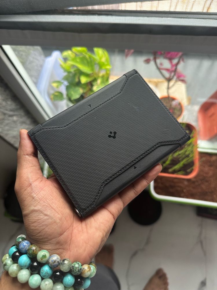 Spigen Passport Holder