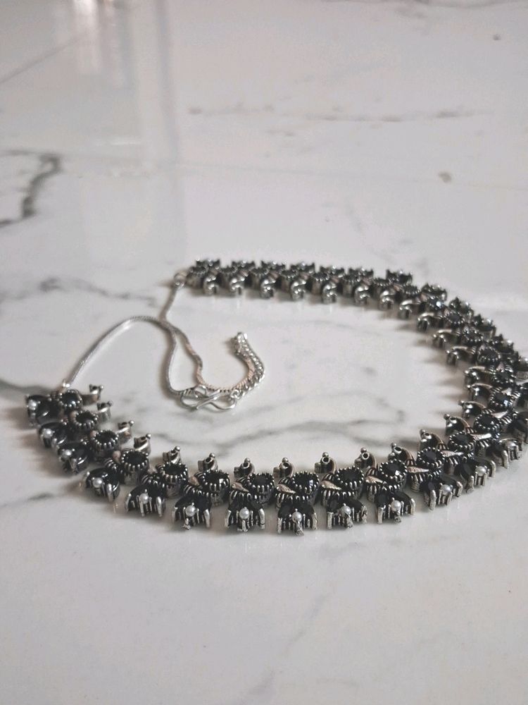 Swan Black Stoned Choker