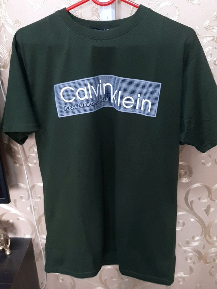 Calvin Klein Tshirt Size 40