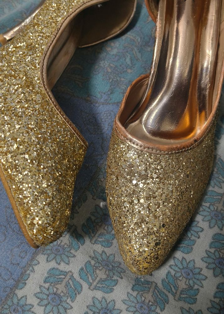 Beautiful 👠Gold Heels