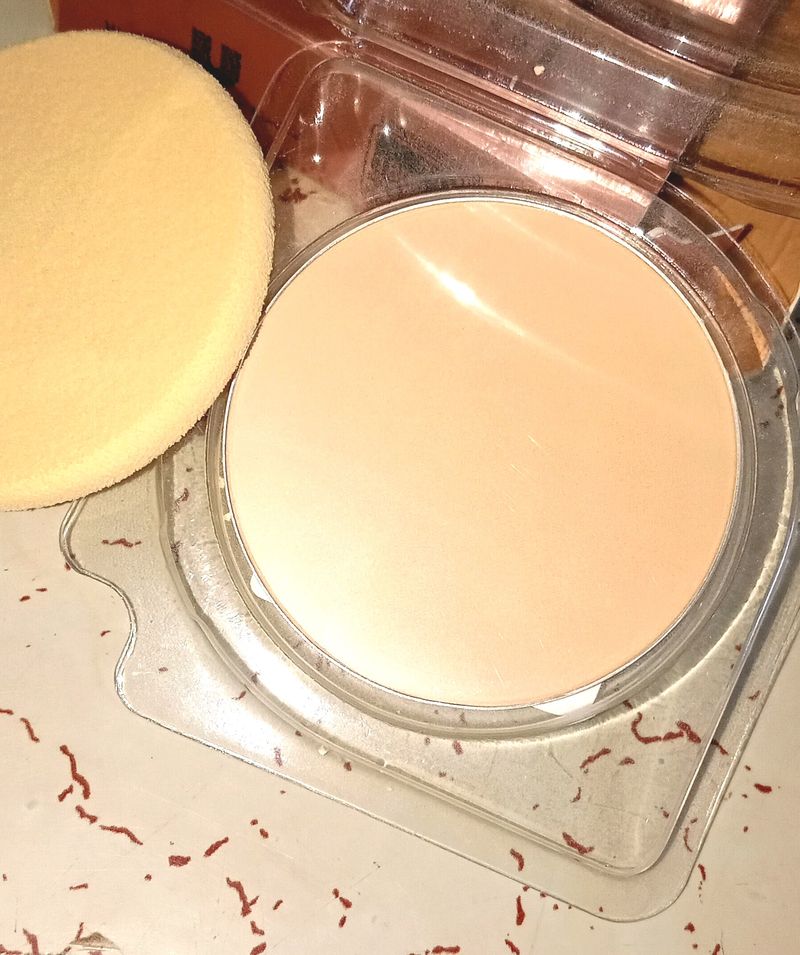 Lakme 9 To 5 Primer Matthe Compact Ivory Cream