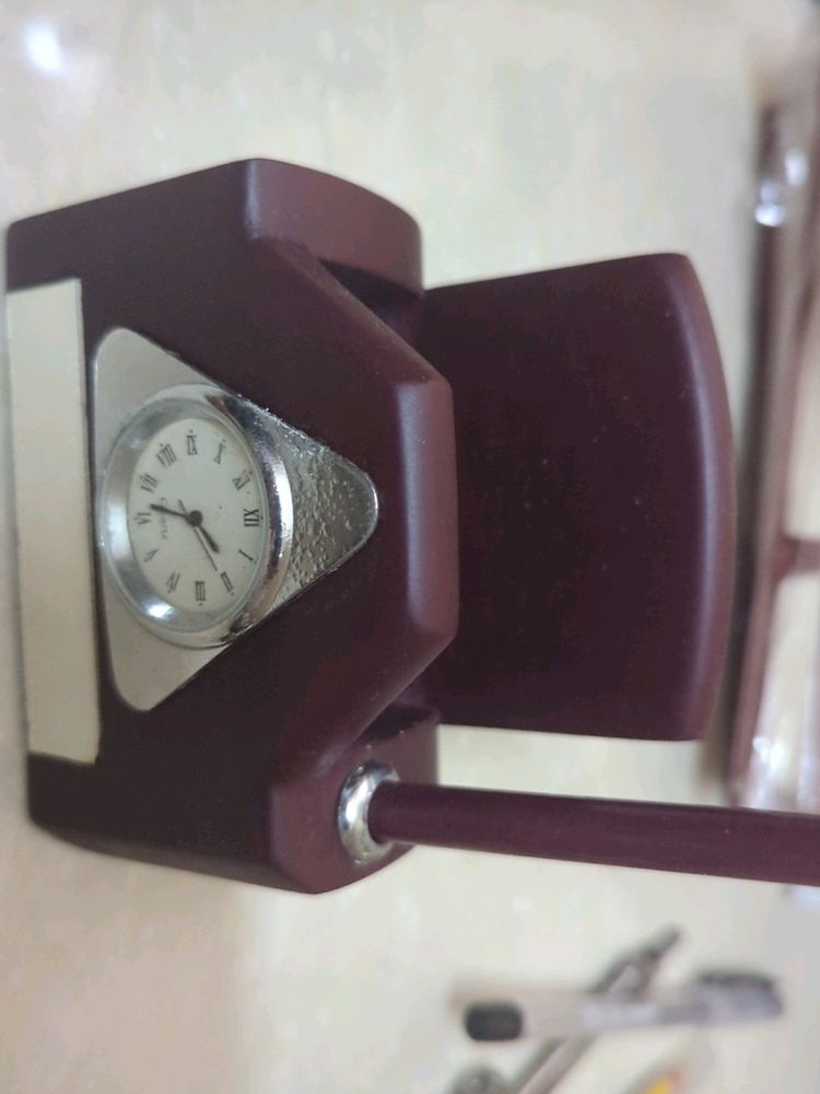 Pen Holder Stand With Clock