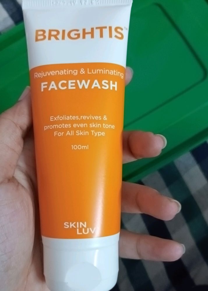 Skin Luv Brightis Face Wash