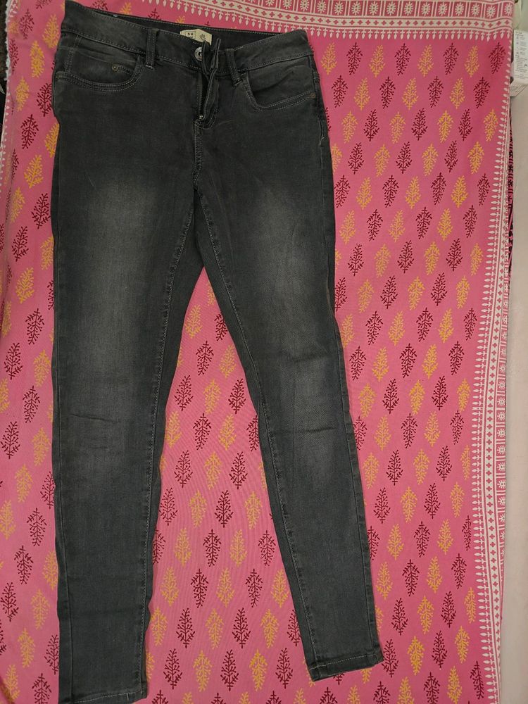 I'm Selling A Skinny Charcoal Color Jeans