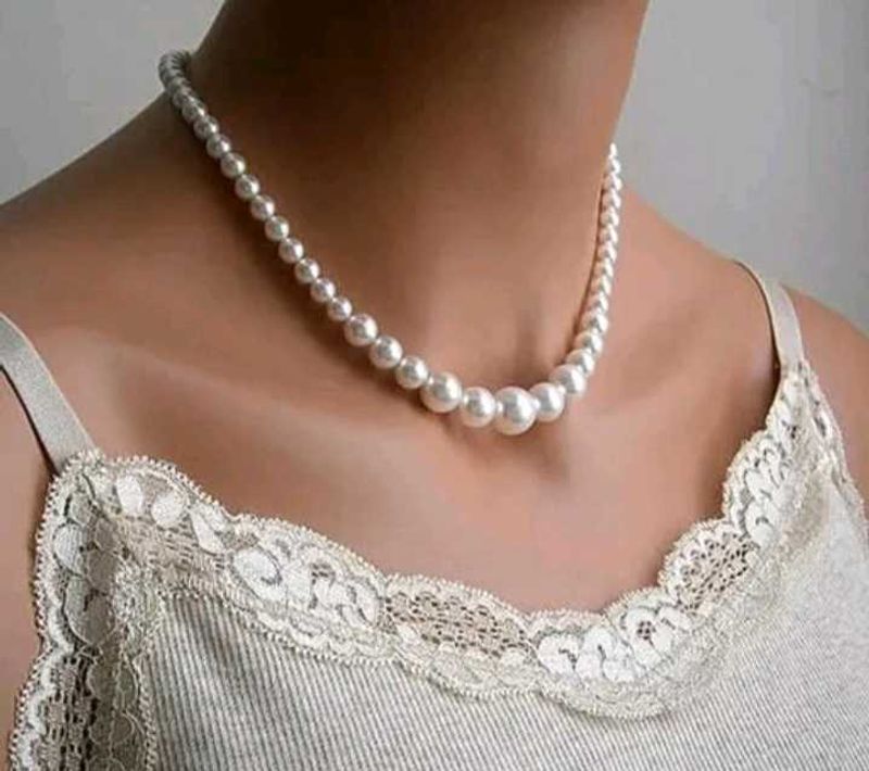 White Pearls Necklace