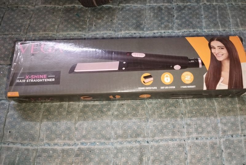 VEGA HAIR STRAIGHTENER