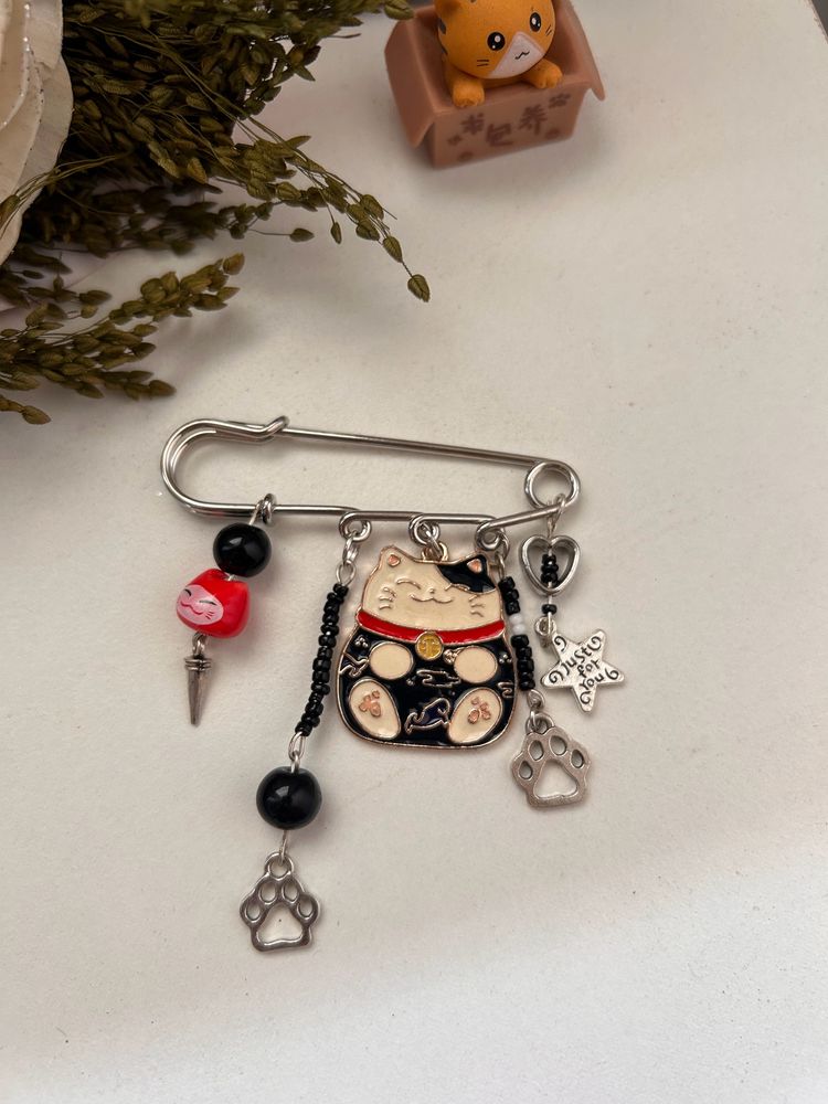 Lucky Cat Pin 🧷 🐈‍⬛