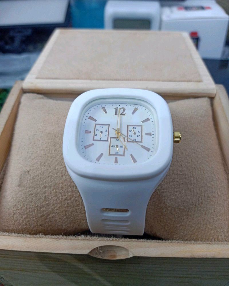 Unused White Anolog Wrist Watch