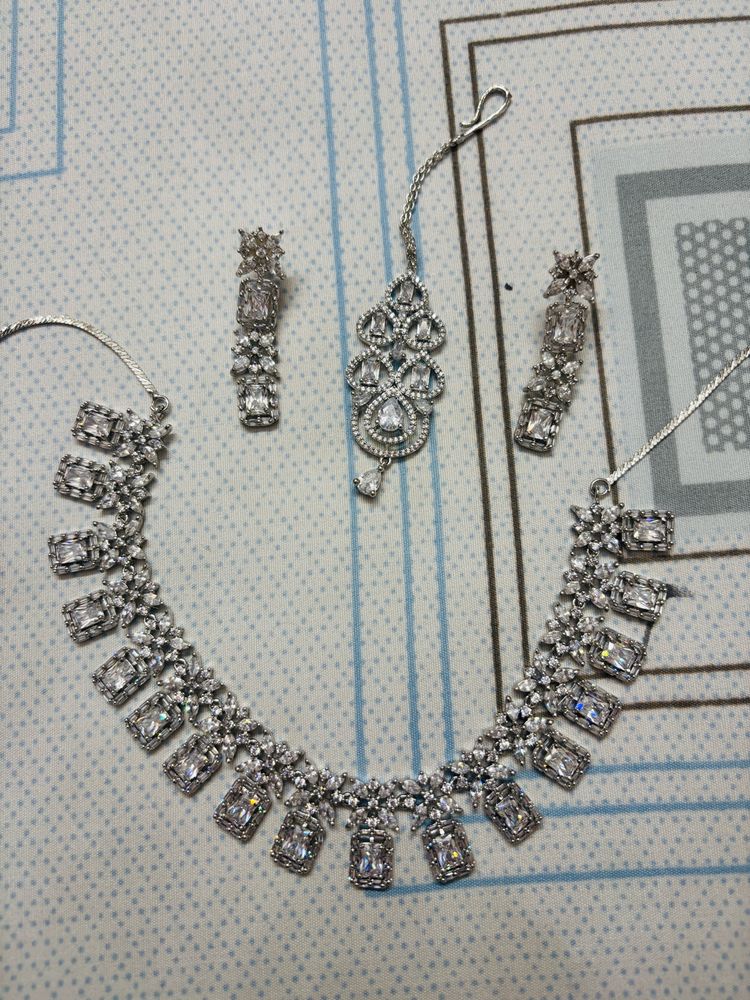 AD Silver Neckpiece Set