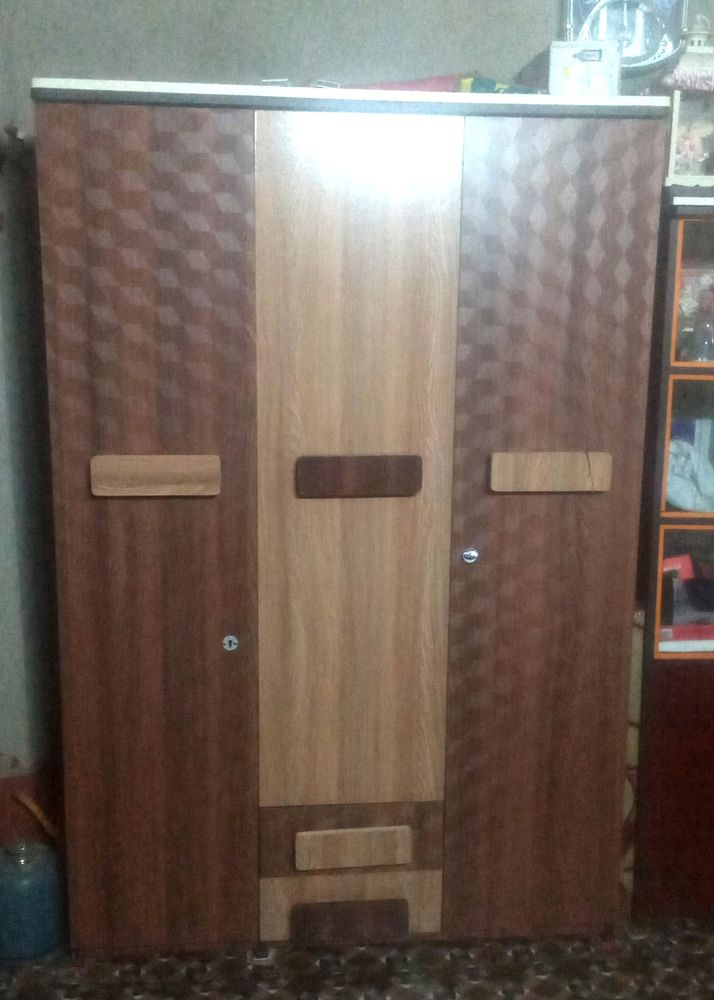 3 Door Wardrobe With Drawers