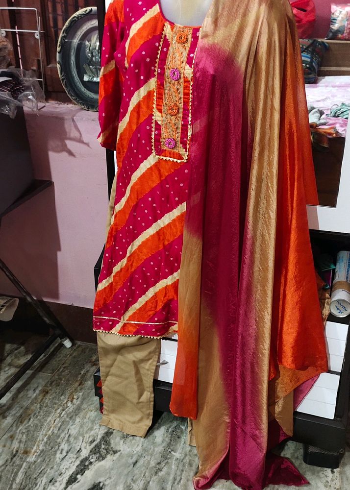 😍Amazing Leheriya Printed Kurti Pant Dupatta🥰