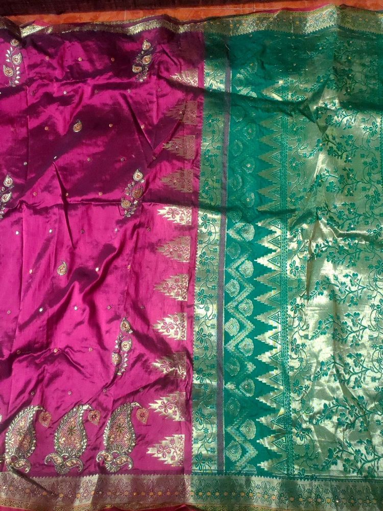 A Beautiful Elegant Design Silk Saree With Blouse