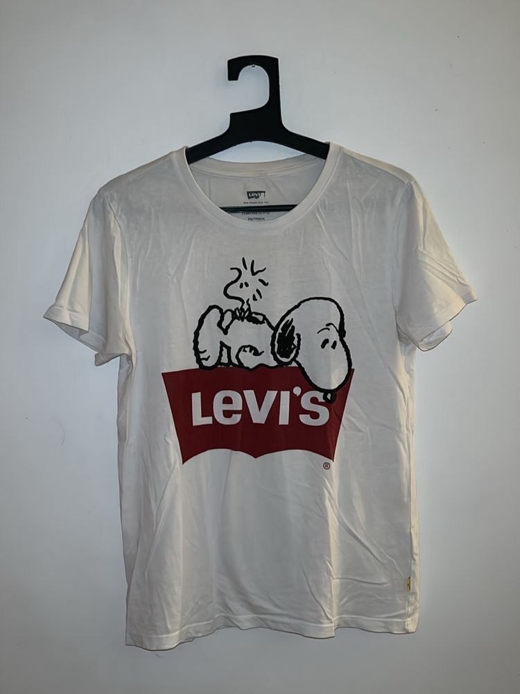 Levis Tshirt ft.Snoopy