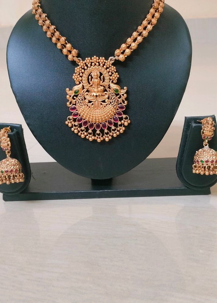 Shimmering Gold Plated Jewelry Set