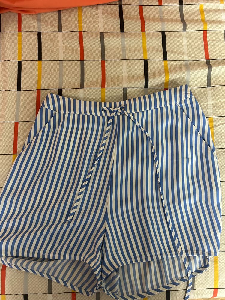 Blue&White striped Shorts
