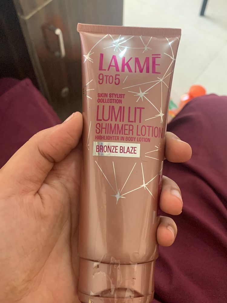 Lakme Lumi Lit Shimmer Lotion