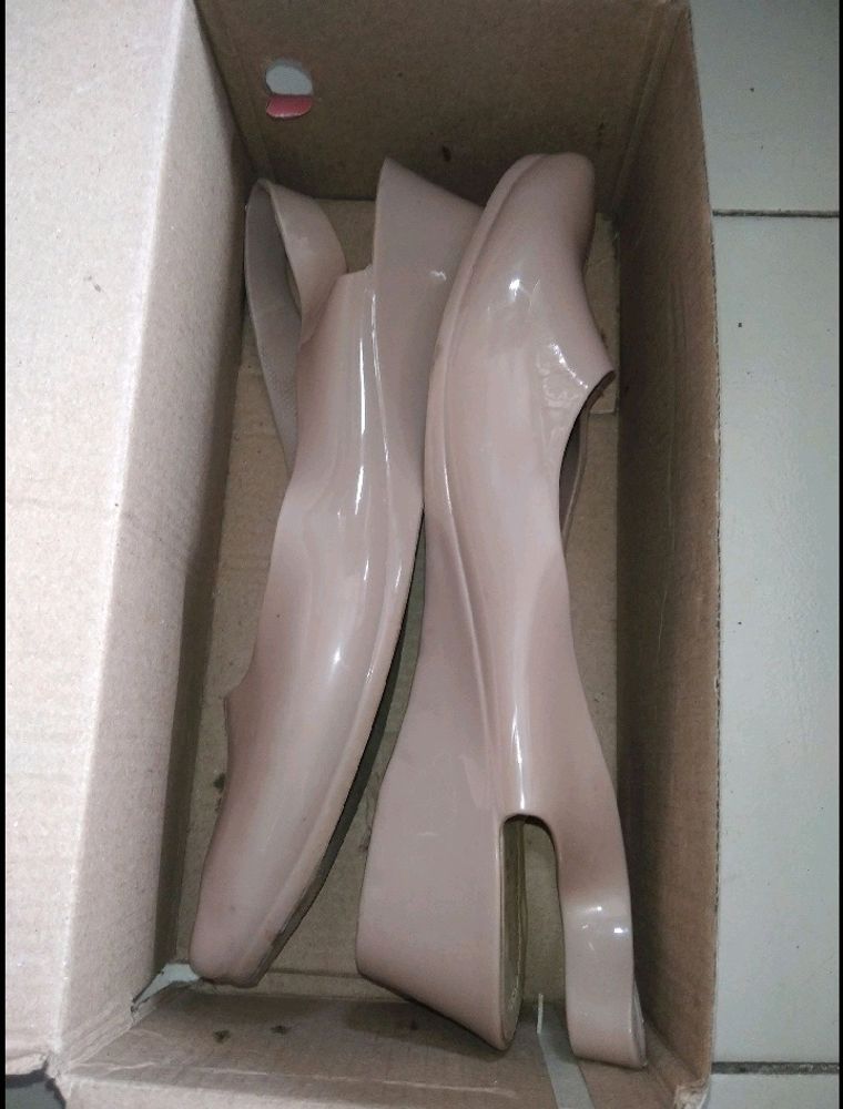 Nude Bellarines With Flat Heels