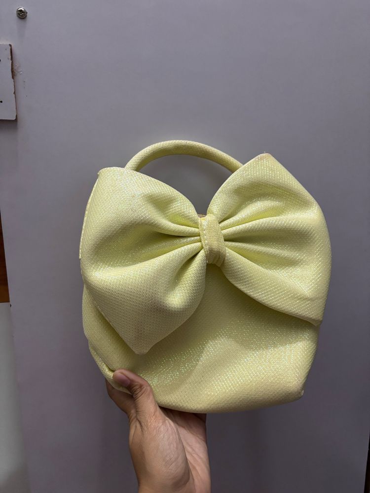 cute lemmon yellow handbag 👜