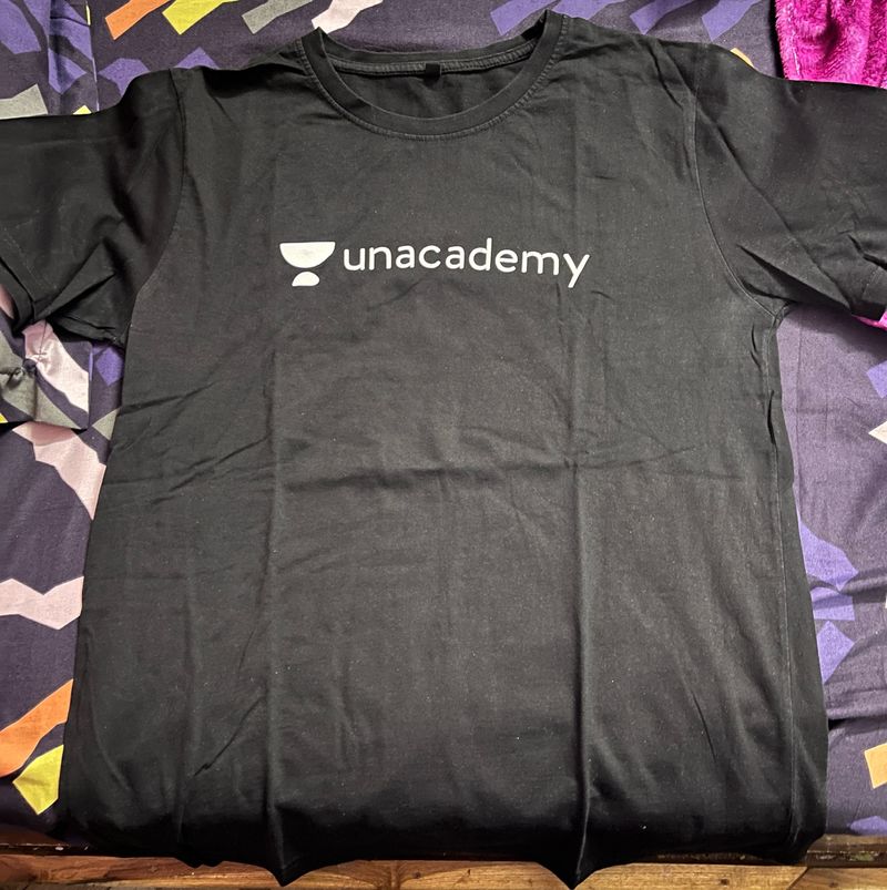 UNACADEMY XL SIZE TSHIRT VERY LESS USED