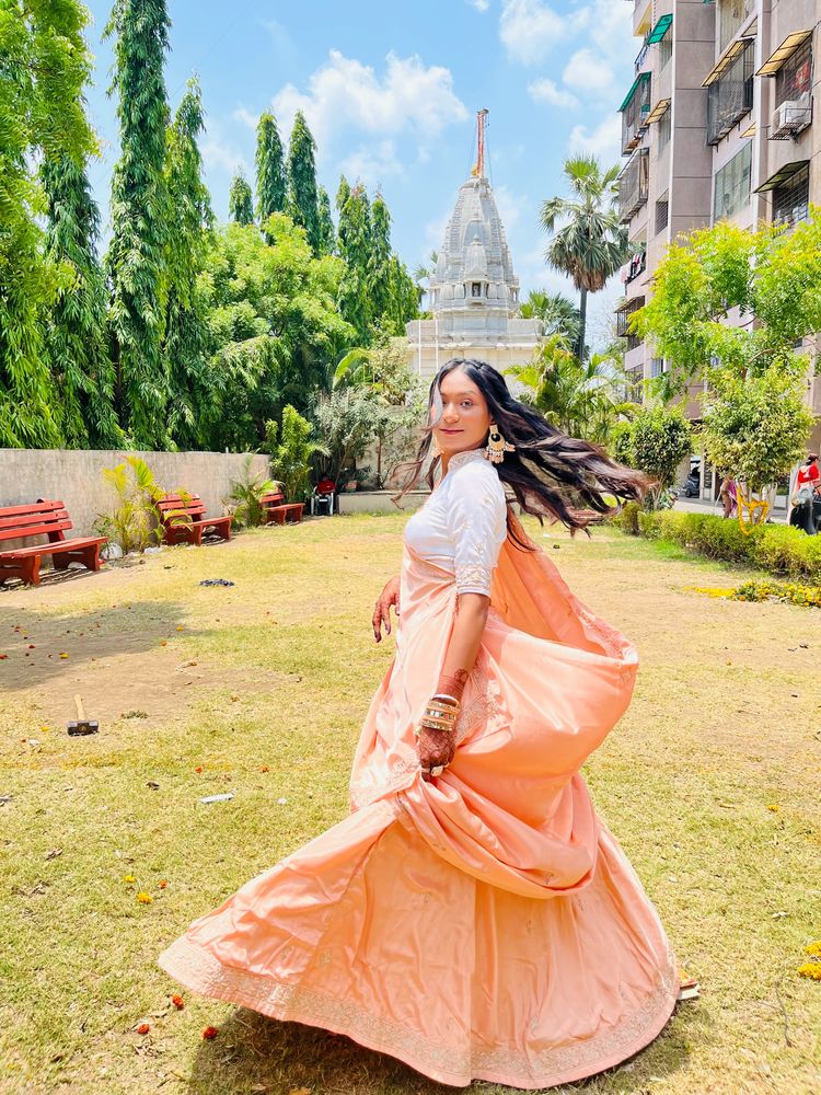 PEACH-WHITE COMBINATION HANDWORK CHOLI