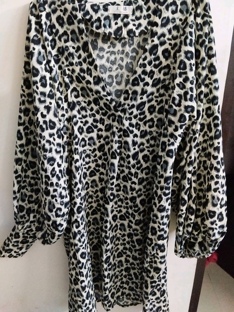 Tops & Tunics | Beautiful... Long Top. 44 Bust.. Used Nhi H Tag Missing ...