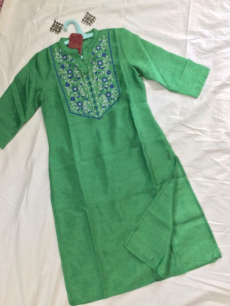 Beautiful Embroidered Kurta ✨🧚🏻‍♀️💚🫠