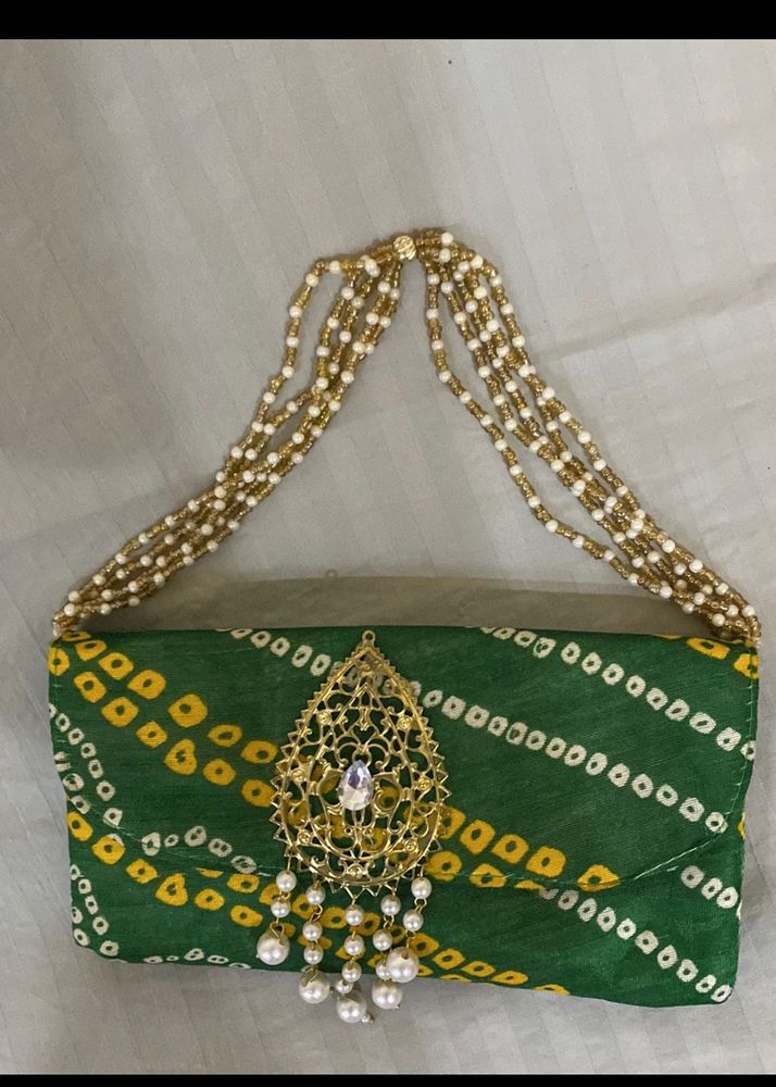 Beautiful Purse Is Back