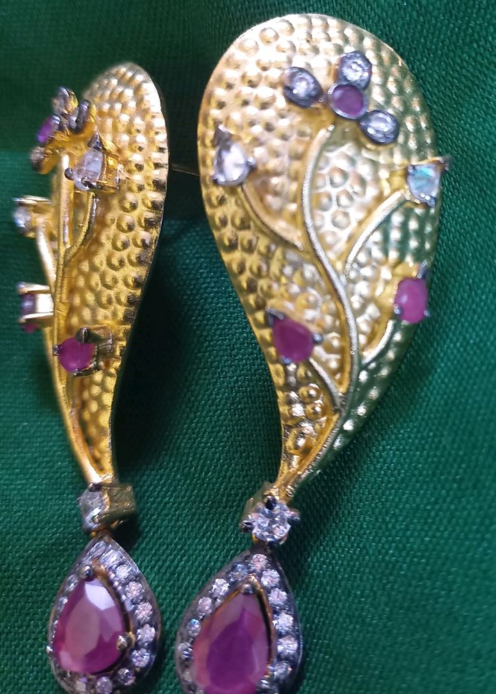 Golden Earing With Diamond Stones