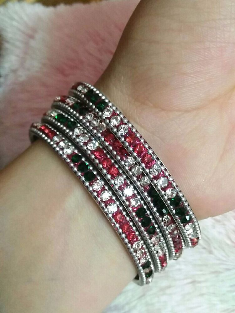 A Cute Bangles Set