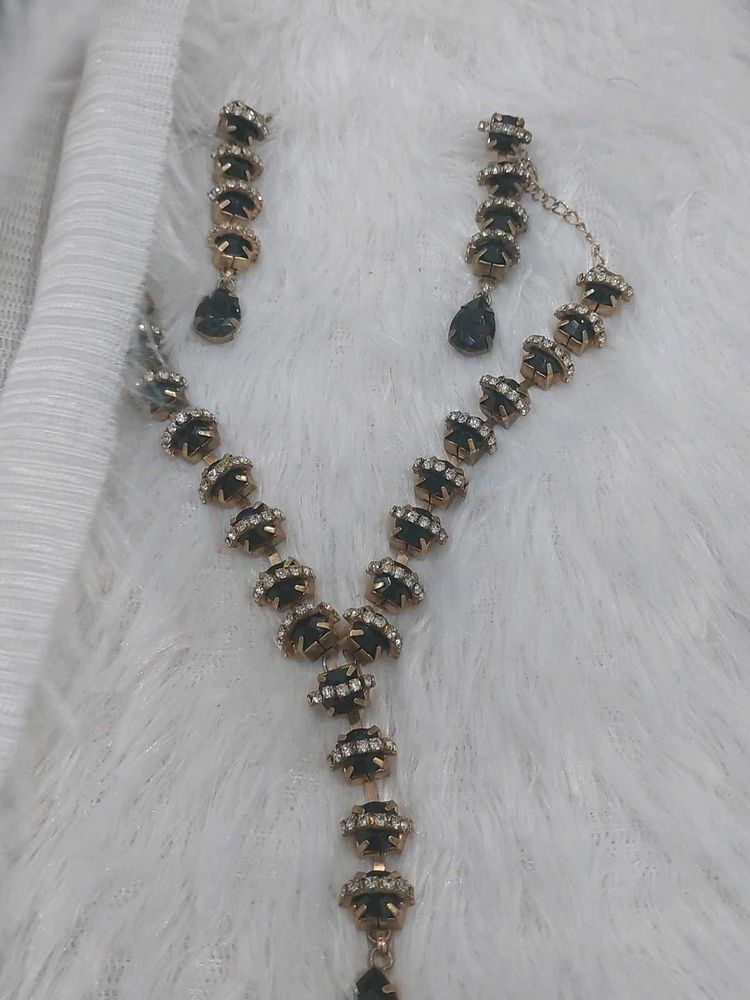 Elegant Black Stone Necklace Set with Crystal