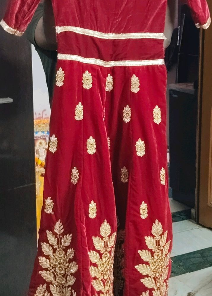 Women Velvet Gown And Dupatta