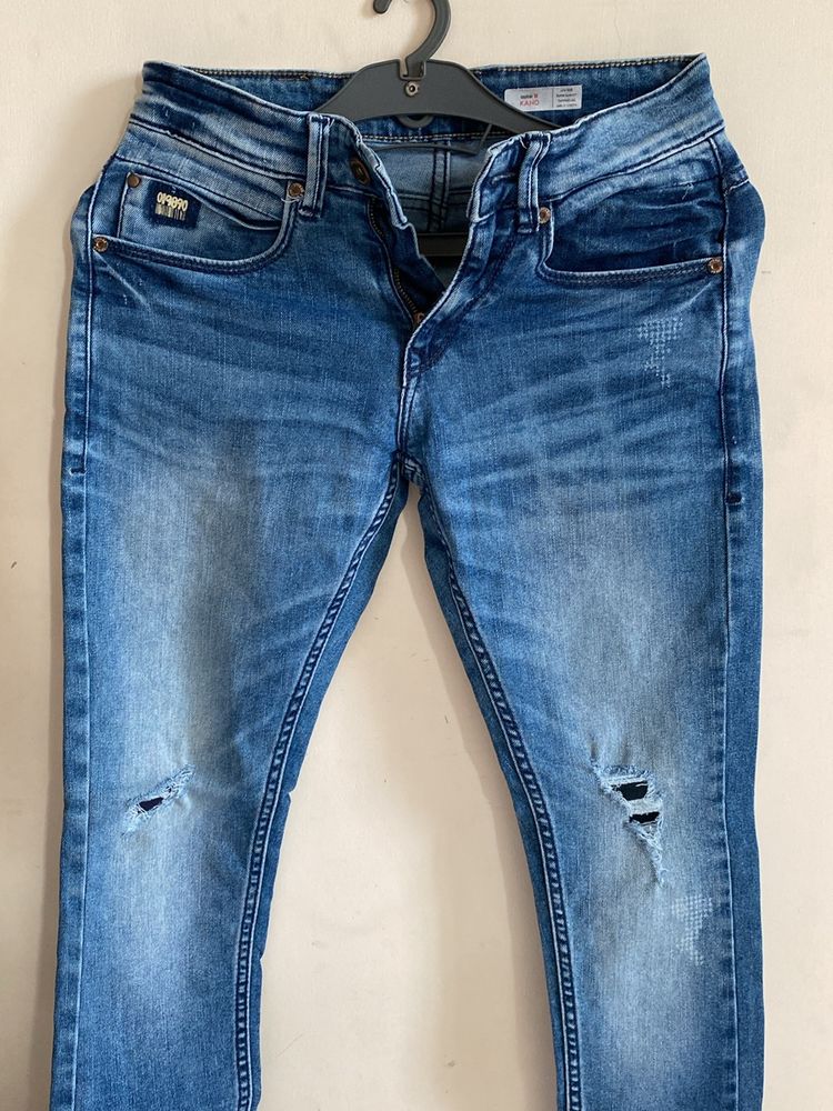 Distressed  Demin Jeans