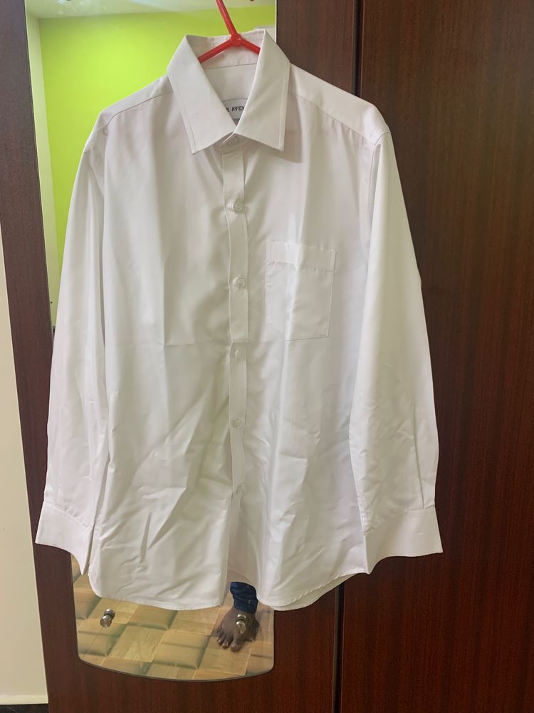 Style Avenue White Shiny Shirt 36