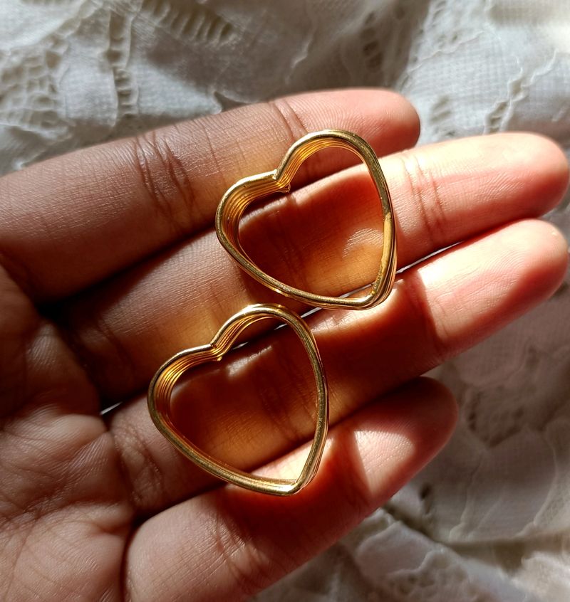 Heart Earrings ( Brand New)