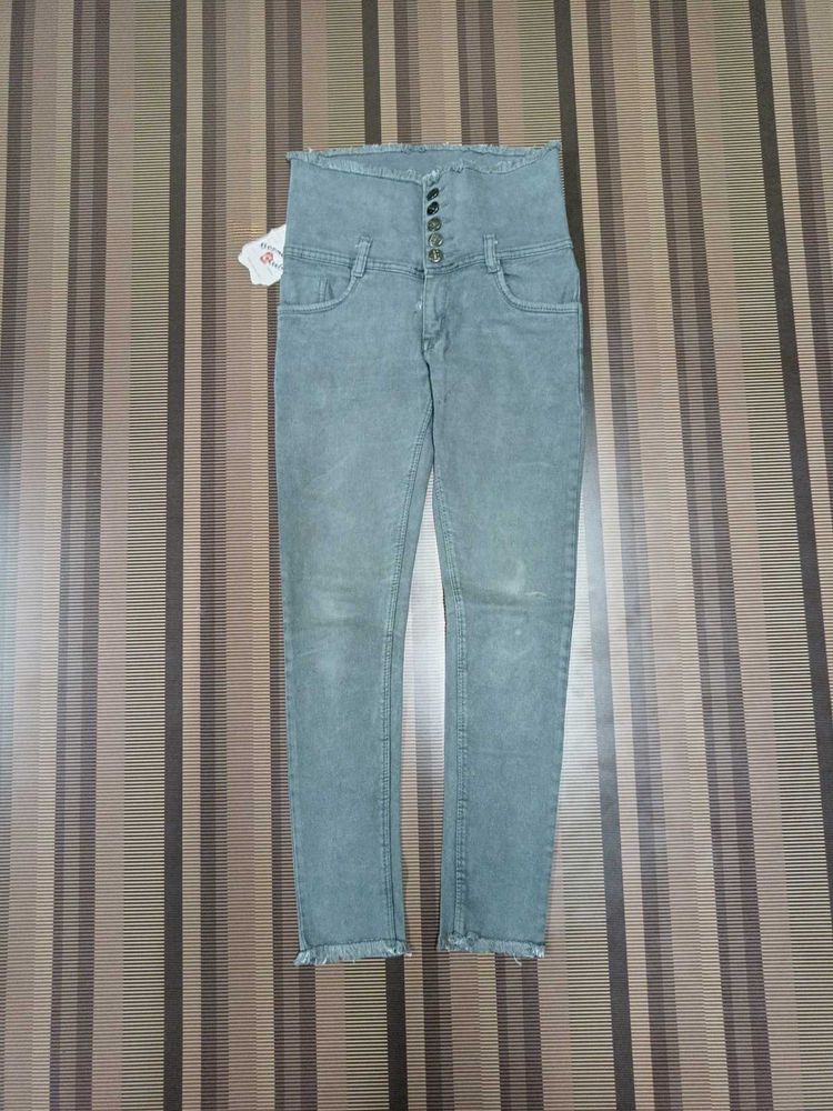 Y-25 Size 28 Slim Fit Women Jeans