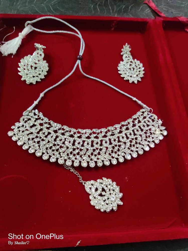 White Stone Nackless Set