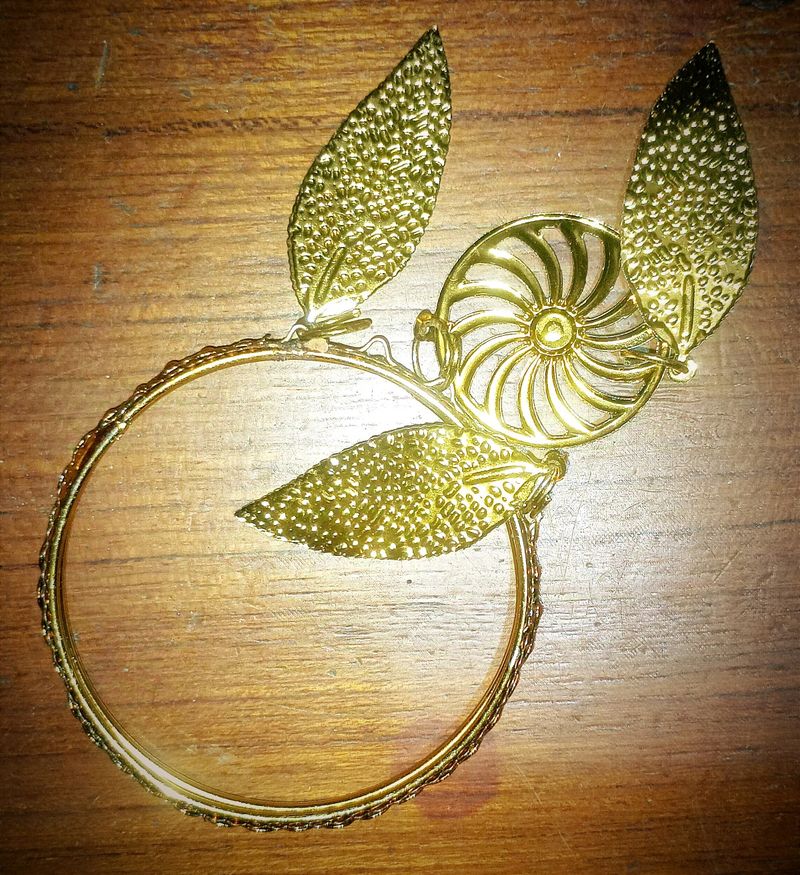 Golden Bangle With Hangings (1 Piece)