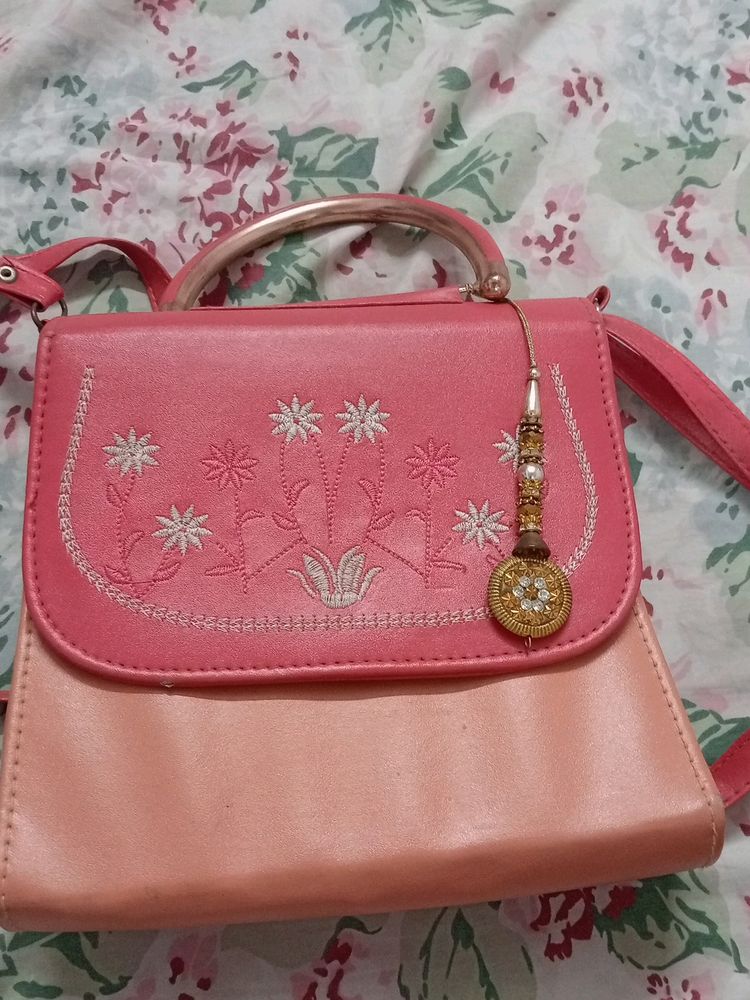 Can Be Used As A Slingbag Nd Handbag 💗