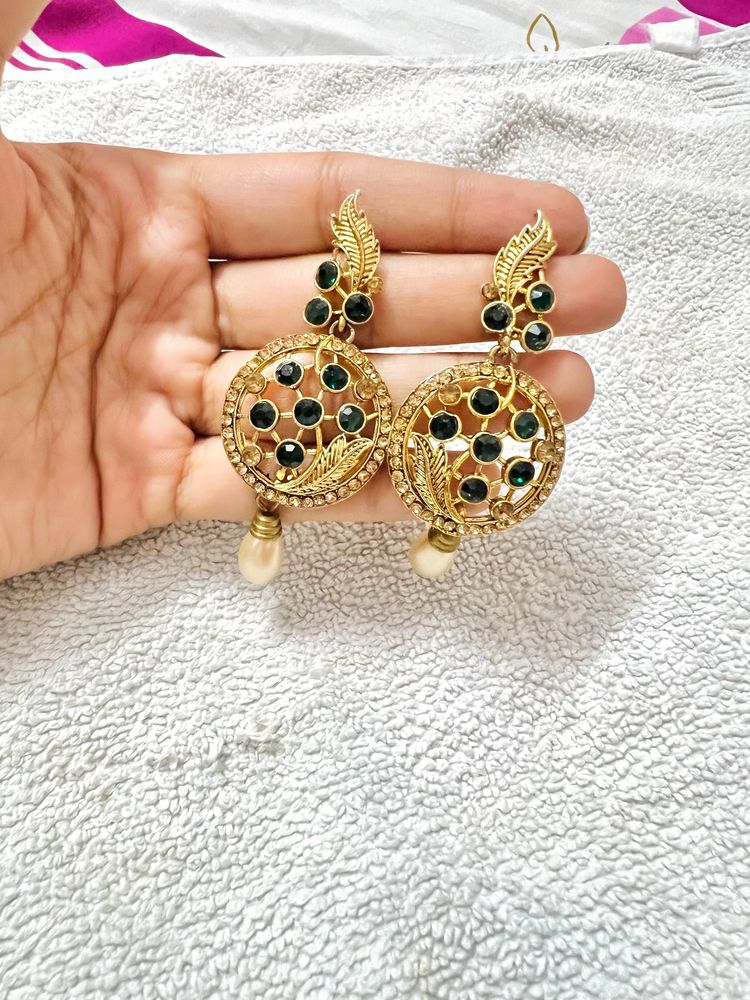 Golden Earrings With Green Diamond