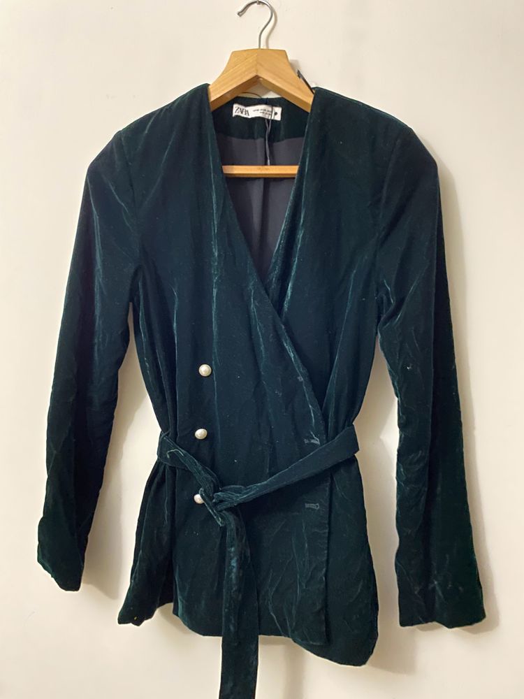 Valvet Jacket With Belt