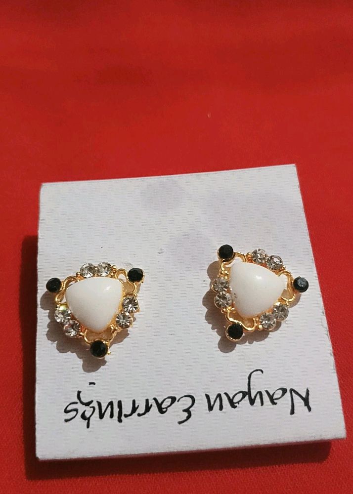 White Moonstone Earring ♥️♥️