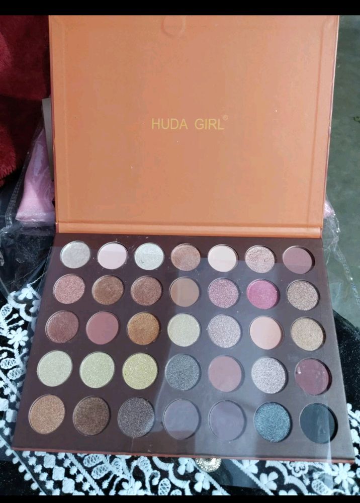 Huda Girl 35 Bronze Eyeshadow Palette