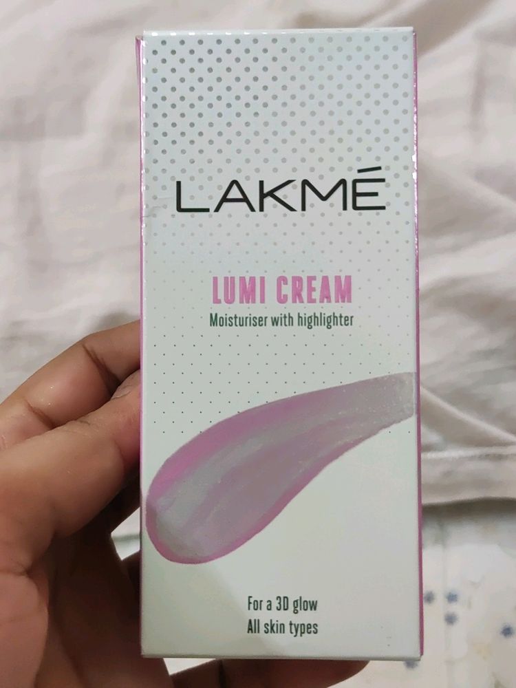 Lakme LumiCream: Moisturizer With Makeup Like Glow