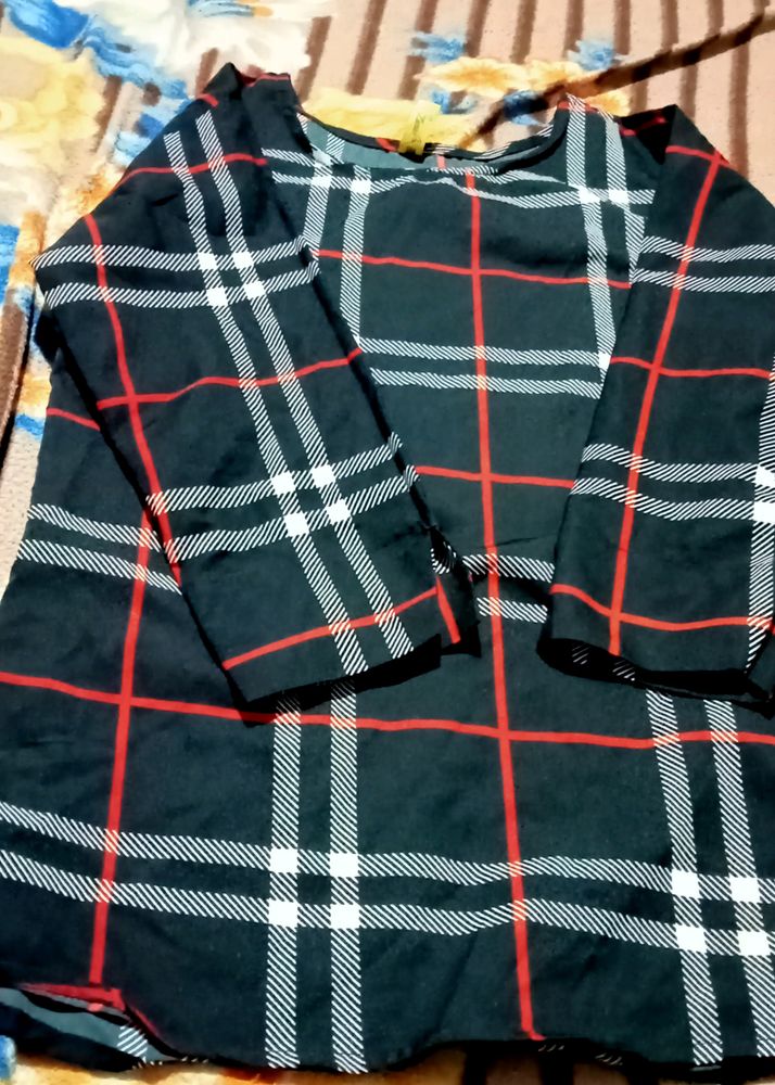 Black Colour Check Lined Top