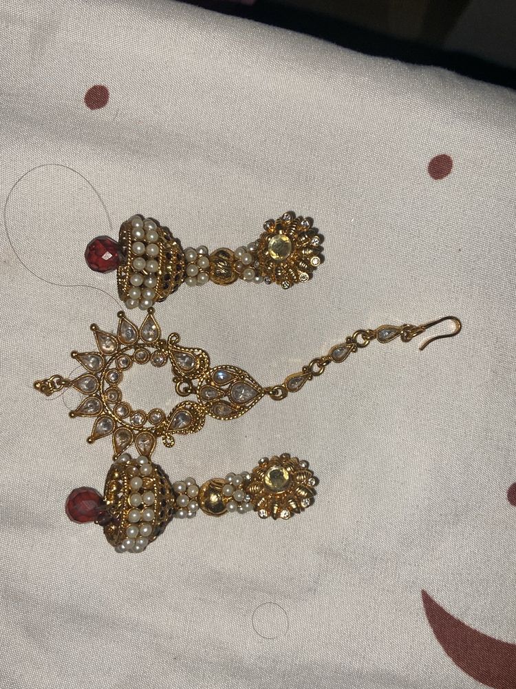 2 Pair Of Earing And Tika Set