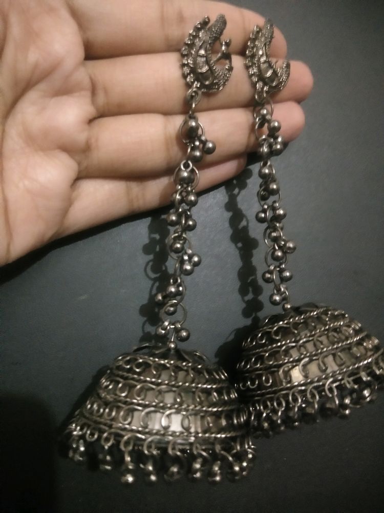 Set Of 4- 2 Jhumka 1 MaangTika