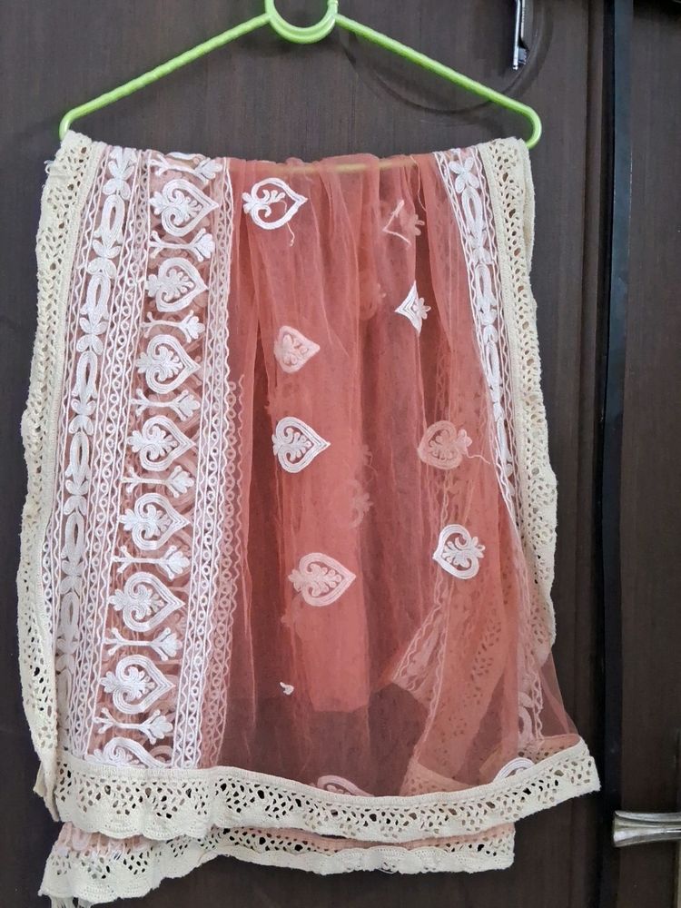 A Beautiful Dupatta With Emboidery Work