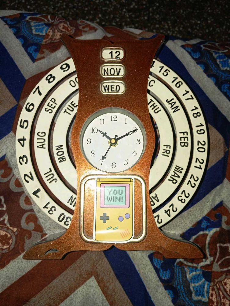 Plastic Table Watch With Calendar Setup