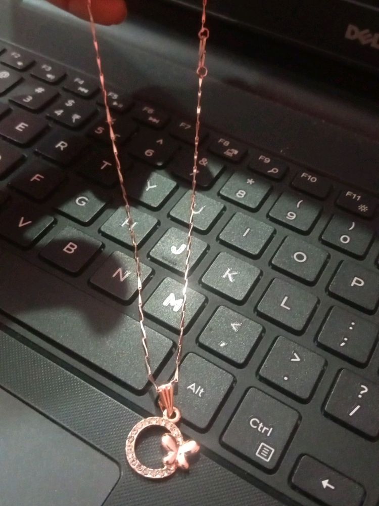 Very Elegant Chain With Butterfly Pendent